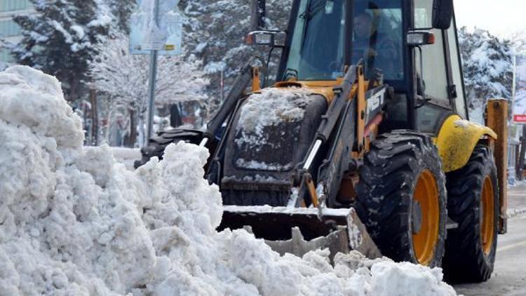 Vanda 321 yerleşim biriminin yolu kardan kapandı