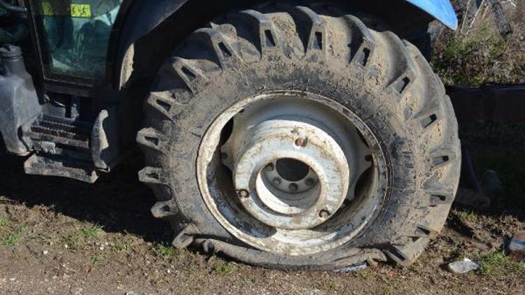 Sinop’ta park halindeki 20 aracın lastiklerini kestiler