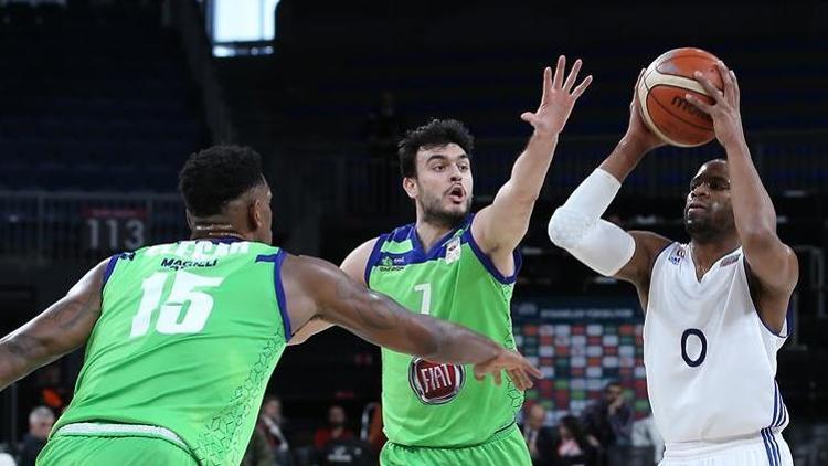 Holloway ve Heslip yenilgiyi önleyemedi TOFAŞ, İstanbulda galip...