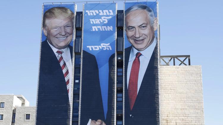 Netanyahunun partisinin seçim afişinde Trump fotoğrafı