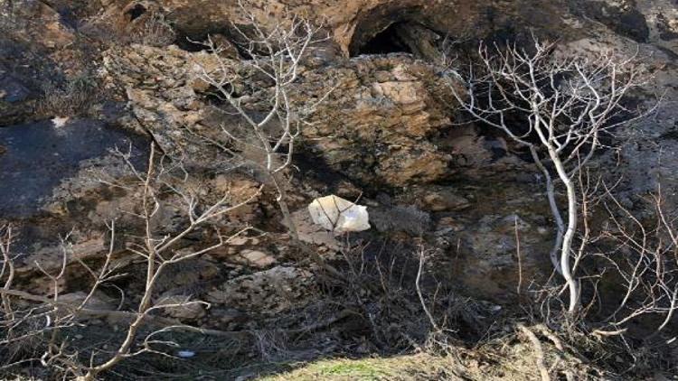 PKKlıların kayalıklara gizlediği malzemeler bulundu