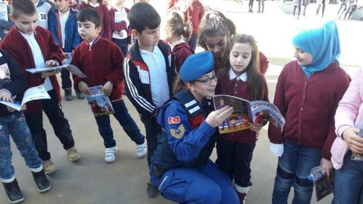 Jandarma ilkokulda tanıtımda bulundu