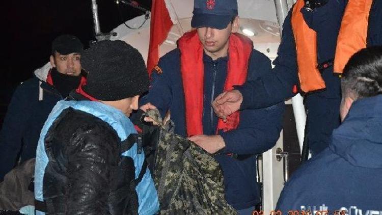 İzmirde 38 göçmen yakalandı