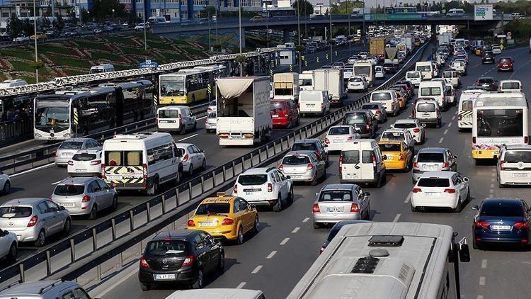 Türkiyede trafiğe kayıtlı araç sayısı 22 milyonu aştı
