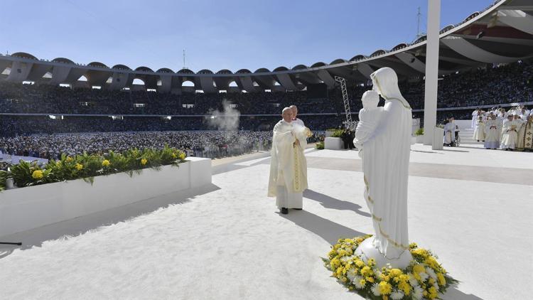 Papa Franciscus, BAEde düzenlenen ilk ayini yönetti