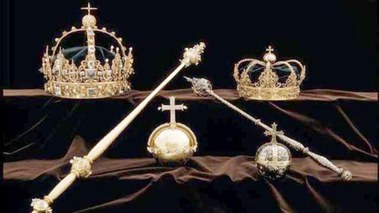 Kraliyet ailesinin kayıp tacı ile mücevherleri çöplükte bulundu