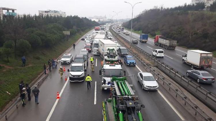 TEM Sultanbeylide zincirleme trafik kazası