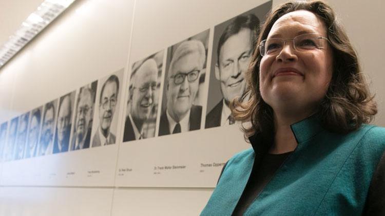 Nahles: 50 yaş ve üstü işsizler 3 yıl maaş almalı