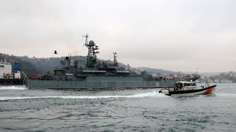İki Rus savaş gemisi peş peşe boğazdan geçti