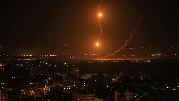 İsrailden Gazzeye topçu ateşi