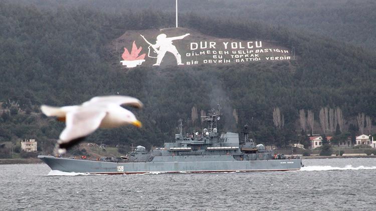 Rus savaş gemileri Çanakkale Boğazından geçti