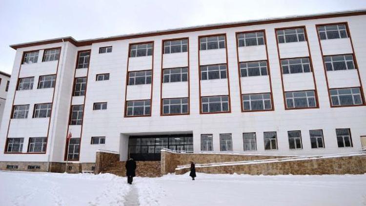 Çelikhan’da 16 derslik ortaokulu hizmete açıldı