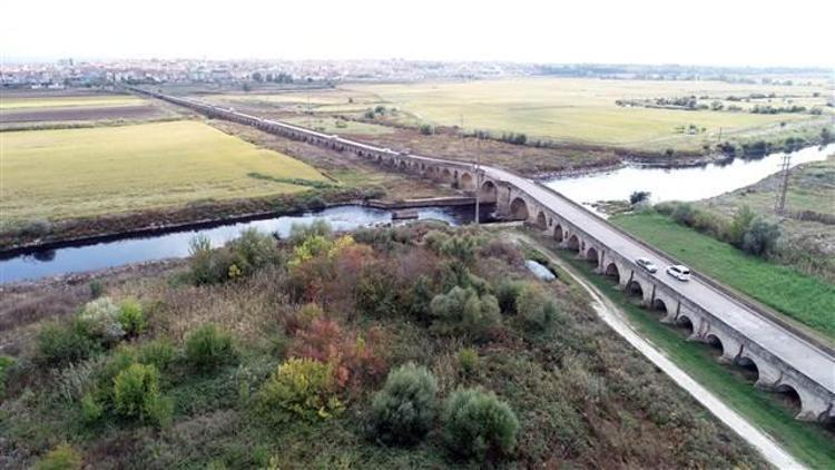 Çatlaklar oluşan tarihi Uzunköprü için koruma talebi