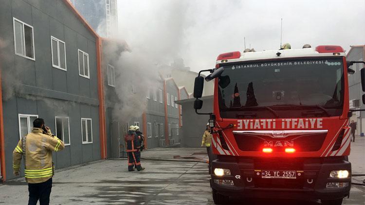 Son dakika... Şişli Endüstri Meslek Lisesinin bahçesinde yangın