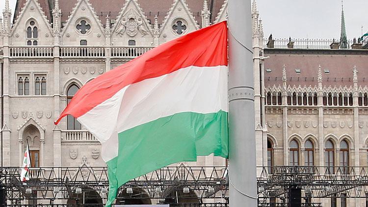 Macaristanda dört veya daha fazla çocuğu olan anneler vergiden muaf tutulacak