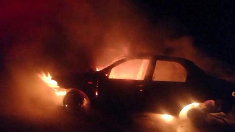 Gaziantepte harekat halindeki otomobil yandı