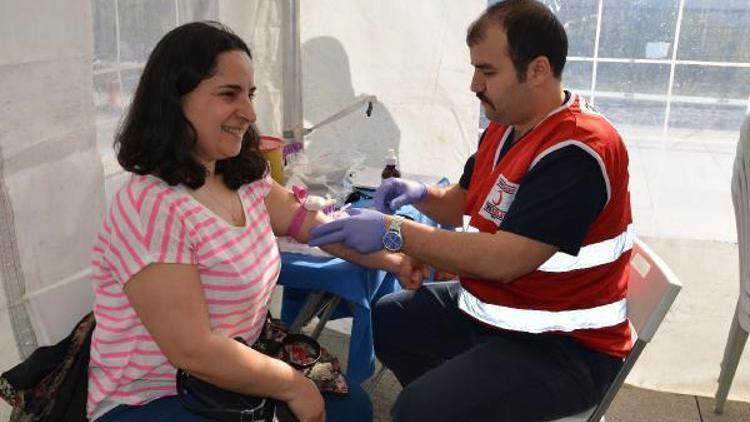 Ataşehir’de kan ve kök hücre bağışı kampanyası başlatıldı