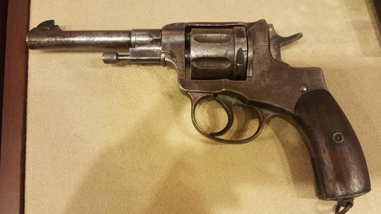 Atatürkün 121 yıllık orijinal beylik tabancası Samsunda sergileniyor