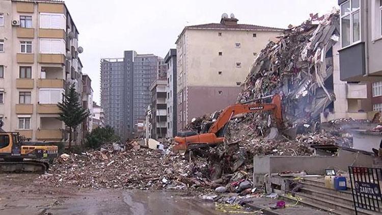 Kartalda 10 katlı Yunus Apartmanının yıkımı sürüyor