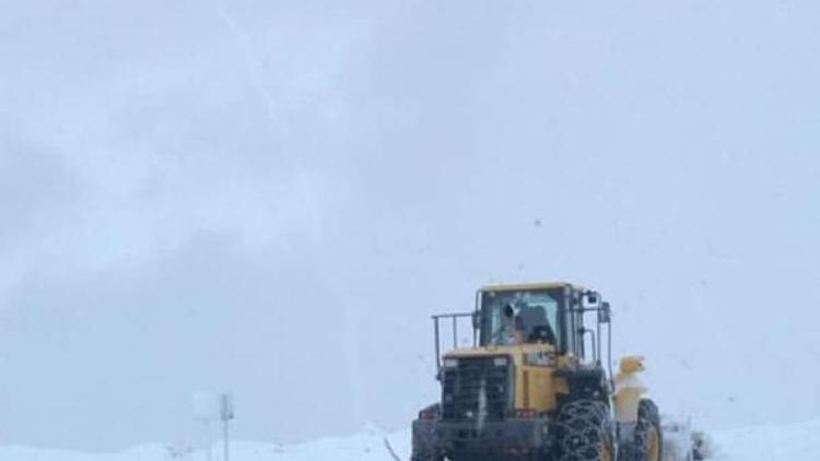 Siirtte 24 köy yolu kardan kapandı