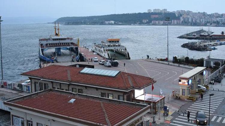 Gökçeada ve Bozcaada feribot seferlerine fırtına engeli