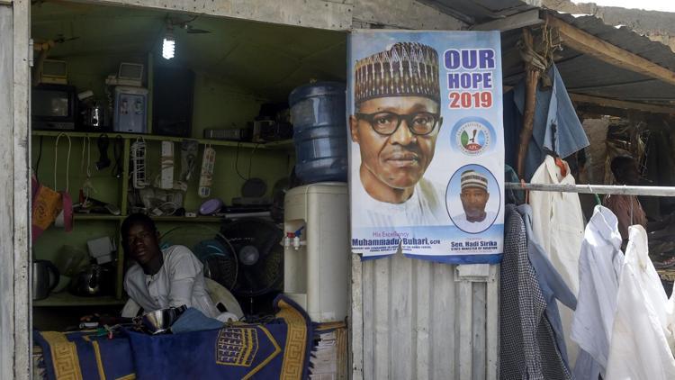 Nijeryada devlet başkanlığı seçimi ertelendi