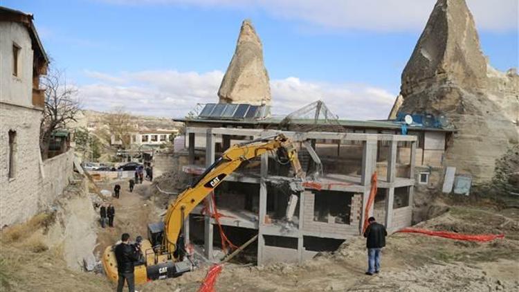 Peribacalarındaki inşaatın yıkımı tamamlandı