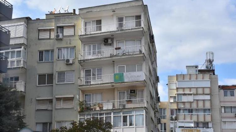 İzmirin eğik apartmanlarında tehlike sürüyor