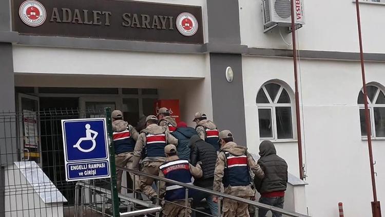 Aralarında askerler de var...  Suçüstü yakalandılar