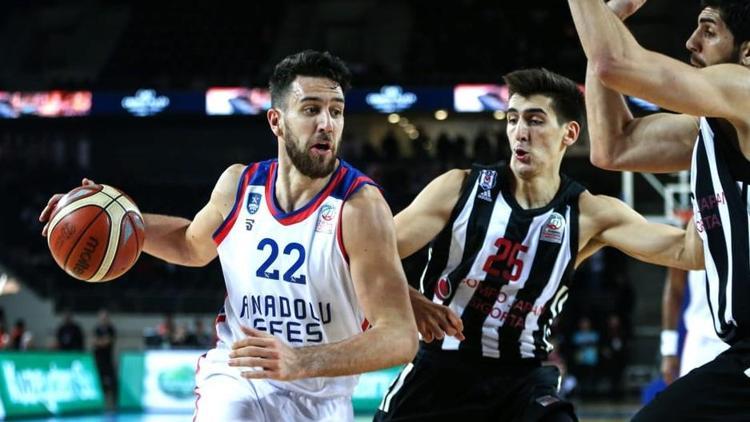 İlk finalist Anadolu Efes oldu Beşiktaşı kupa dışına itti...