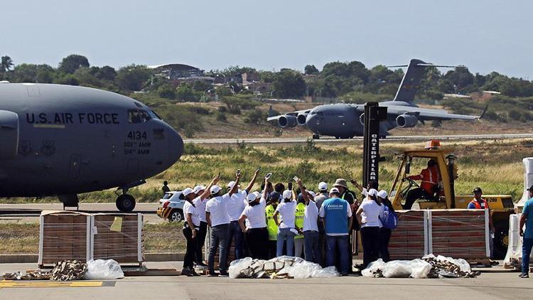 ABDnin yardım uçakları Venezuela sınırında