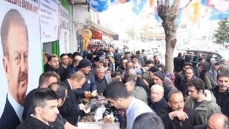 Özhasekinin Kılıçdaroğlundan kazandığı tazminatla Haymanada döner dağıtıldı