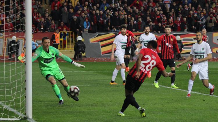 Lider Denizli, Eskişehirspora takıldı