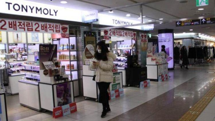 Güney Koreli kadınlardan makyaja hayır kampanyası