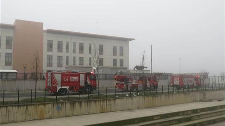 Kadıköyde üniversitenin trafosunda yangın çıktı