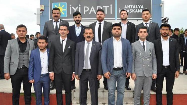 İYİ Parti Antalya Gençlik Kolları istifa etti