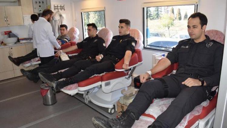 Polislerden kan bağışı kampanyasına destek