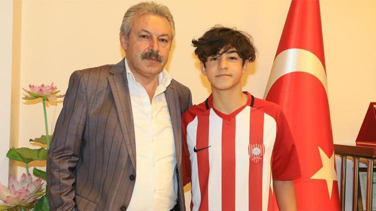 Efekan Karayazı, Fenerbahçeye transfer oldu