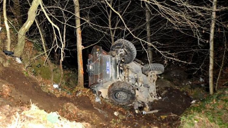 Trabzonda zırhlı polis aracı devrildi: 2 polis yaralı