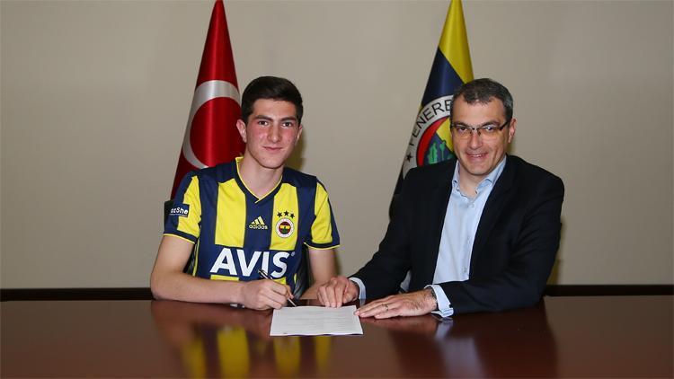 Fenerbahçe Osman Ertuğrul Çetinle profesyonel sözleşme imzaladı