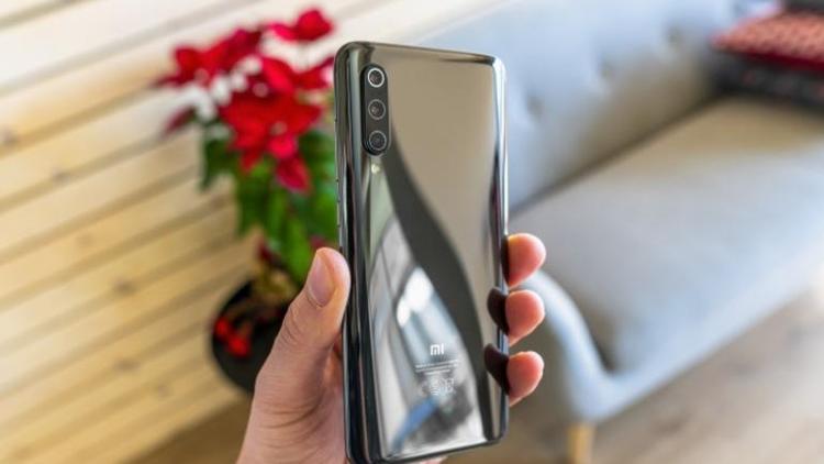 Xiaomi Mi 9 satışa çıktı, dakikalar içinde tükendi