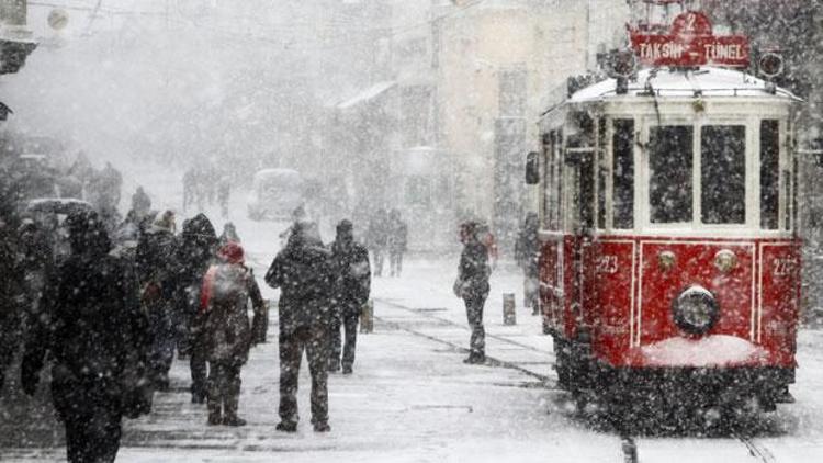Son dakika... Meteorolojiden yeni açıklama: İstanbulda 3-8 cm kar örtüsü bekleniyor
