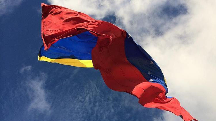 Son dakika: Venezuela, Kolombiya sınırını kapattı