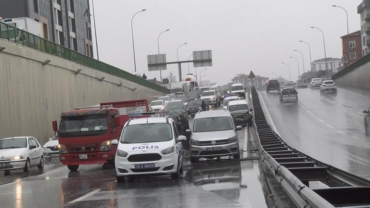 Şile yolundaki kaza trafik yoğunluğuna neden oldu
