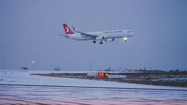 İstanbulda uçuşa kar engeli