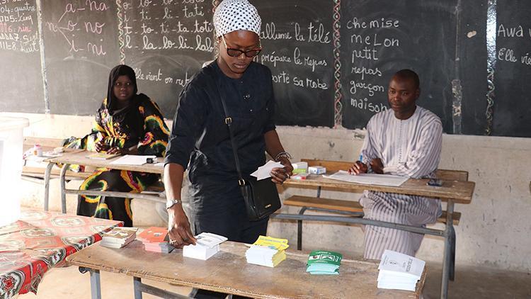 Senegal Cumhurbaşkanını seçimi için sandık başında