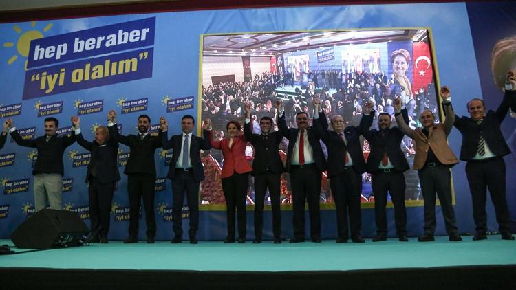 İYİ Parti İstanbul adaylarını Ekrem İmamoğlu ile birlikte tanıttı
