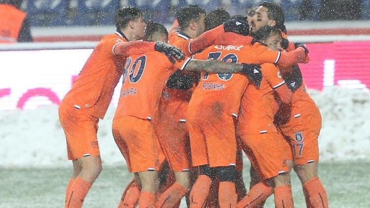 Lider Başakşehir kar kış dinlemiyor 3 gol...