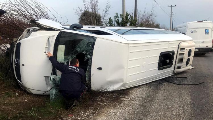 Şoförün kalp krizi geçirdiği öğrenci servisi devrildi: 1 ölü, 3 yaralı