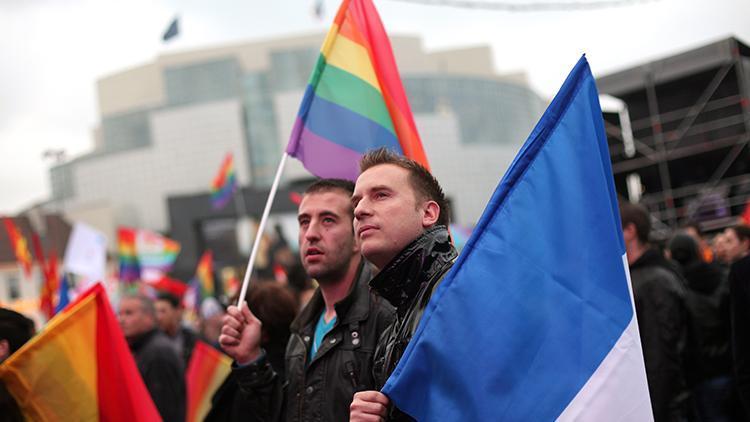 Fransada 4 buçuk yılda 40 bin eşcinsel erkek evlendi